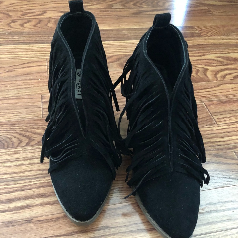 Fringe booties nwot